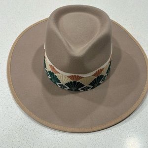 Olive and pique felt rancher with embroidered hat band! Adjustable band!